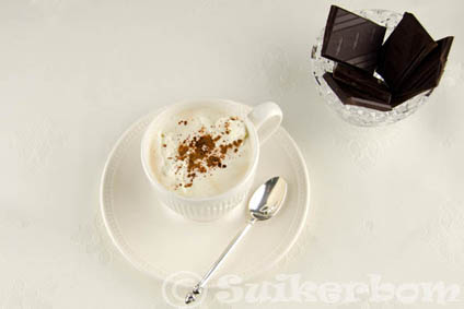 koffie met slagroom en pure chocolade