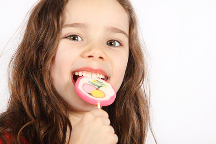 meisje eet lolly